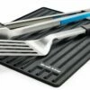Broil King Silikon Besteckablage 2 Broil King Silikon Besteckablage -GrillProfi Verkaufs-Shop 13640 Broil King 60009 propped 01