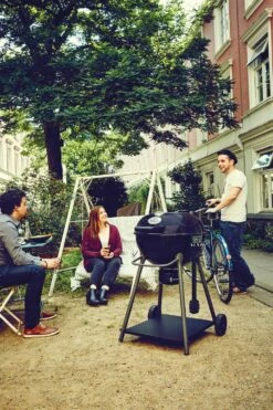 Outdoorchef Holzkohle Kugelgrill Kensington 570 C Schwarz -GrillProfi Verkaufs-Shop 18 400 03 KENSINGTON 570 C 2016 Gruppenbild