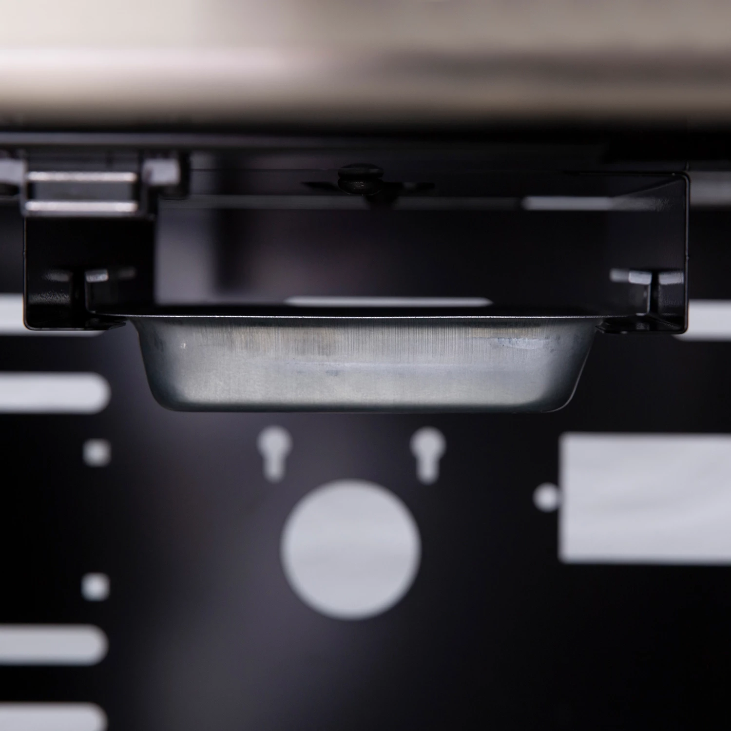 Broil King Baron S490 IR Gasgrill Inkl. Drehspieß + Infrarot-Seitenbrenner - Modell 2023 19 Broil King Baron S490 IR Gasgrill Inkl. Drehspieß + Infrarot-Seitenbrenner - Modell 2023 – Bild 17