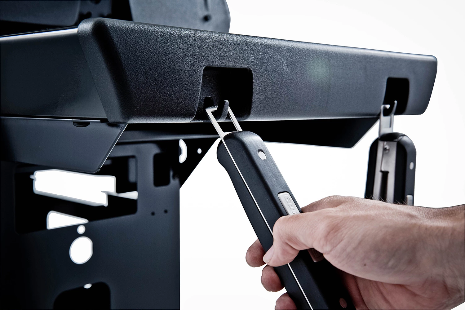 Broil King Signet 390 Gasgrill Inkl. Drehspieß - X-DEAL Inkl. Gussplatte, Fettschiene Und Abdeckhaube 17 Broil King Signet 390 Gasgrill Inkl. Drehspieß - X-DEAL Inkl. Gussplatte, Fettschiene Und Abdeckhaube – Bild 15