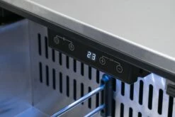 BULL Premium Outdoor Schubladen-Kühlschrank Mit LED Kontrollpanel, IPX4 Spritzwassergeschützt -GrillProfi Verkaufs-Shop 22280 BULL Schubladen Kuehlschrank LED P 6 1613487088