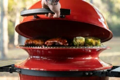 Kamado Joe Holzkohle Kugelgrill Kettle Joe - X-DEAL Inkl. Abdeckhaube -GrillProfi Verkaufs-Shop 22436 kamado joe kettle joe deckel halbg 20 1615991199