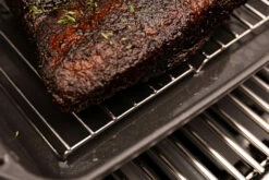 Broil King Gussbräter / Dutch Oven (eckig) / Multi Roaster Inkl. Bratengestell 9 Broil King Gussbräter / Dutch Oven (eckig) / Multi Roaster Inkl. Bratengestell -GrillProfi Verkaufs-Shop Broil King Gusseisenbraeter Bratengestell 69610