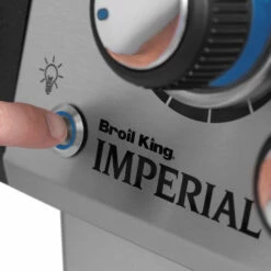 Broil King Imperial S590 PRO IR Gasgrill - Modell 2023 - SMART Deal Inkl. Grillfürst Grill Control Mit Companion Device Und Einstichthermometer 37 Broil King Imperial S590 PRO IR Gasgrill - Modell 2023 - SMART Deal Inkl. Grillfürst Grill Control Mit Companion Device Und Einstichthermometer -GrillProfi Verkaufs-Shop Broil King Imperial S590 IR Knopf Beleuchtung 1
