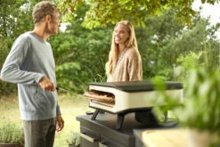 COZZE Pizzaofen Elektrisch 42,5 Cm (17") - Inkl. Pizzastein & Hitzeschild -GrillProfi Verkaufs-Shop COZZE Elektro Pizzaofen 17 Zoll Lifestyle