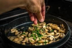 Grillfürst XXL Dutch Oven Set: Starterpaket Gusseisen - X-DEAL Mit Dutch Oven DO9+DO4, Kastenform BK4, Gusseisenpfanne Ø 30 Cm - Inkl. Großem Zubehörpaket 36 Grillfürst XXL Dutch Oven Set: Starterpaket Gusseisen - X-DEAL Mit Dutch Oven DO9+DO4, Kastenform BK4, Gusseisenpfanne Ø 30 Cm - Inkl. Großem Zubehörpaket -GrillProfi Verkaufs-Shop GF Dutch Oven Deckel