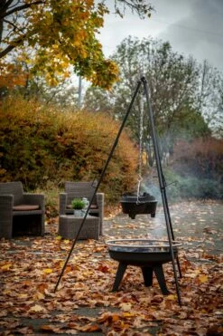 Grillfürst Dreibein Für Dutch Oven Oder Schwenk Grillrost / Höhenverstellbar, Inkl. Kette Und Haken -GrillProfi Verkaufs-Shop Grillfuerst Dreibein Grillrost hoehenverstellbar