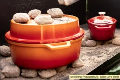 Grillfürst Emaillierter Dutch Oven Ohne Füsse DO7,5 - Rot 10 Grillfürst Emaillierter Dutch Oven Ohne Füsse DO7,5 - Rot -GrillProfi Verkaufs-Shop Grillfuerst Dutch Oven emailliert Beispiel DO7 5 orange Briketts 2