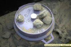 Grillfürst Emaillierter Dutch Oven Ohne Füsse DO4 - Orange -GrillProfi Verkaufs-Shop Grillfuerst Dutch Oven farbig Beispiel DO4 lila Briketts 2