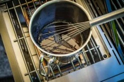 Grillfürst G310E 3-Brenner Gasgrill Mit Hochtemperaturbrenner Und Edelstahl Rosten -GrillProfi Verkaufs-Shop Grillfuerst Gasgrill G310E Seitenbrenner Topf