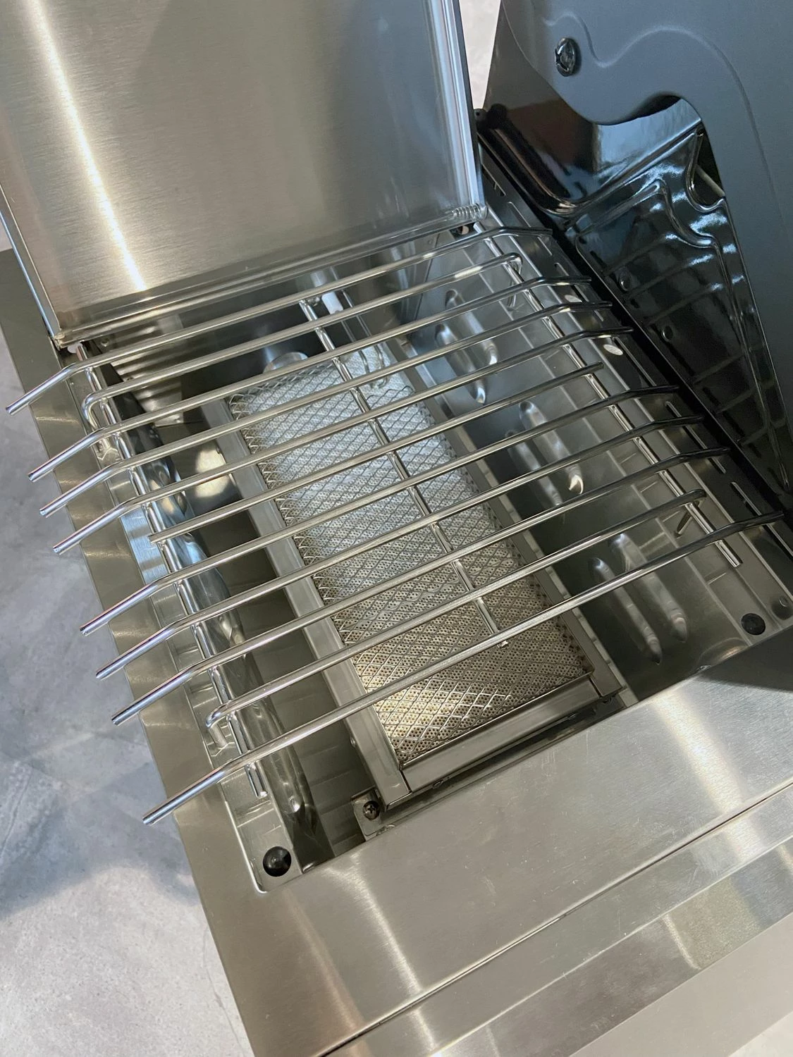 Grillfürst G510E 5-Brenner Gasgrill Mit Hochtemperaturbrenner Und Edelstahl Rosten - X-DEAL Inkl. Zubehörpaket 11 Grillfürst G510E 5-Brenner Gasgrill Mit Hochtemperaturbrenner Und Edelstahl Rosten - X-DEAL Inkl. Zubehörpaket – Bild 9