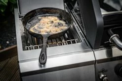 Grillfürst G621G 6-Brenner Edelstahl-Gasgrill - Eintracht Frankfurt Edition - Gusseisenroste 37 Grillfürst G621G 6-Brenner Edelstahl-Gasgrill - Eintracht Frankfurt Edition - Gusseisenroste -GrillProfi Verkaufs-Shop Grillfuerst Gasgrill Gusspfanne Steakzon 5