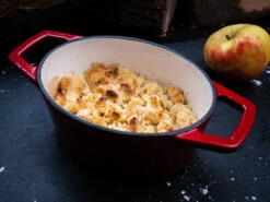 Grillfürst Dutch Oven Sternentöpfchen / Gusseisen Bräter - Emailliert - S - Rot -GrillProfi Verkaufs-Shop Grillfuerst Sternentoepfchen S rot Apfelkuchen