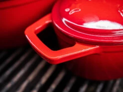 Grillfürst Dutch Oven Sternentöpfchen / Gusseisen Bräter - Emailliert - S - Rot -GrillProfi Verkaufs-Shop Grillfuerst Sternentoepfchen S rot Griff