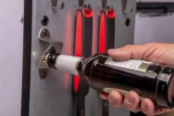 Grillfürst G521E 5-Brenner Edelstahl-Gasgrill - 1. FC Köln Edition - Edelstahlroste -GrillProfi Verkaufs-Shop Koeln Grill Flaschenoeffner Unterschrank Tuer 5