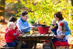 LotusGrill Classic - Holzkohle Tischgrill - Feuerrot Inkl. Tasche -GrillProfi Verkaufs-Shop LotusGrill Classic Picknick Campinggrill