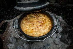 Grillfürst Dutch Oven Set BBQ Edition DO2 - X-DEAL Inkl. Tragetasche / Aufbewahrungstasche, Gusseisen Pflege Und Deckelheber -GrillProfi Verkaufs-Shop Makkaroni Auflauf Dutch Oven 1