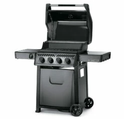 Napoleon Freestyle 425 Gasgrill, Graphit - Modell 2023 - X-DEAL Inkl. Abdeckhaube Und Gussplatte 21 Napoleon Freestyle 425 Gasgrill, Graphit - Modell 2023 - X-DEAL Inkl. Abdeckhaube Und Gussplatte -GrillProfi Verkaufs-Shop Napoleon Freestyle 425 graphit side Deckel offen