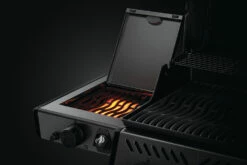 Napoleon Freestyle 365 Gasgrill, Graphit - Mit Sizzle Zone - Modell 2023 - X-DEAL Inkl. Abdeckhaube Und Gussplatte -GrillProfi Verkaufs-Shop Napoleon Freestyle Sizzle Zone Infrarotbrenner Seitenablage 2