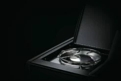 Napoleon Rogue 425 Gasgrill - All Black - Mit Seitenbrenner - Hero Modell 2023 Mit Heckbrenner Inkl. Drehspieß Und Abdeckhaube -GrillProfi Verkaufs-Shop Napoleon Gasgrill Rogue Seitenkocher