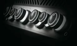 Napoleon Rogue SE 525 Gasgrill - All-black - Mit Sizzle Zone Und Heckbrenner - Grillfürst Edition Inkl. Abdeckhaube Im Karton + Gussplatte - Modell 2022 -GrillProfi Verkaufs-Shop Napoleon Gasgrill SE525 Drehregler beleuchtet 4