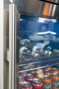 Napoleon Outdoor - Kühlschrank, 135 Liter, Rechtsdrehende Tür Mit Doppelverglasung Und LED Beleuchtung - Wasserdicht Nach IP24 -GrillProfi Verkaufs-Shop Napoleon Kuehlschrank rechts Tuer NFR135ORGL