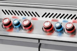 Napoleon Prestige Pro 500-3 Edelstahl Gasgrill Inkl. Drehspieß - Modell 2023 - SMART Deal Inkl. Grillfürst Grill Control -GrillProfi Verkaufs-Shop Napoleon Prestige Pro 500 safety glow Drehknopfbeleuchtung 3