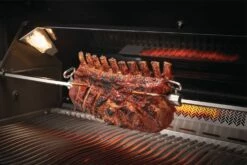 Napoleon Prestige Pro 665-3 Edelstahl Gasgrill Inkl. Drehspieß - Modell 2023 -GrillProfi Verkaufs-Shop Napoleon Prestige Pro 665 Heckbrenner Rotisserie 2