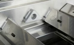 Napoleon Prestige Pro 825-3 Edelstahl Gasgrill Inkl. Drehspieß Und Bodenbeleuchtung + Gratis Napoleon TravelQ PRO285 Kompakt Gasgrill -GrillProfi Verkaufs-Shop Napoleon Prestige Pro SearPlates Brennerabdeckung 02 2