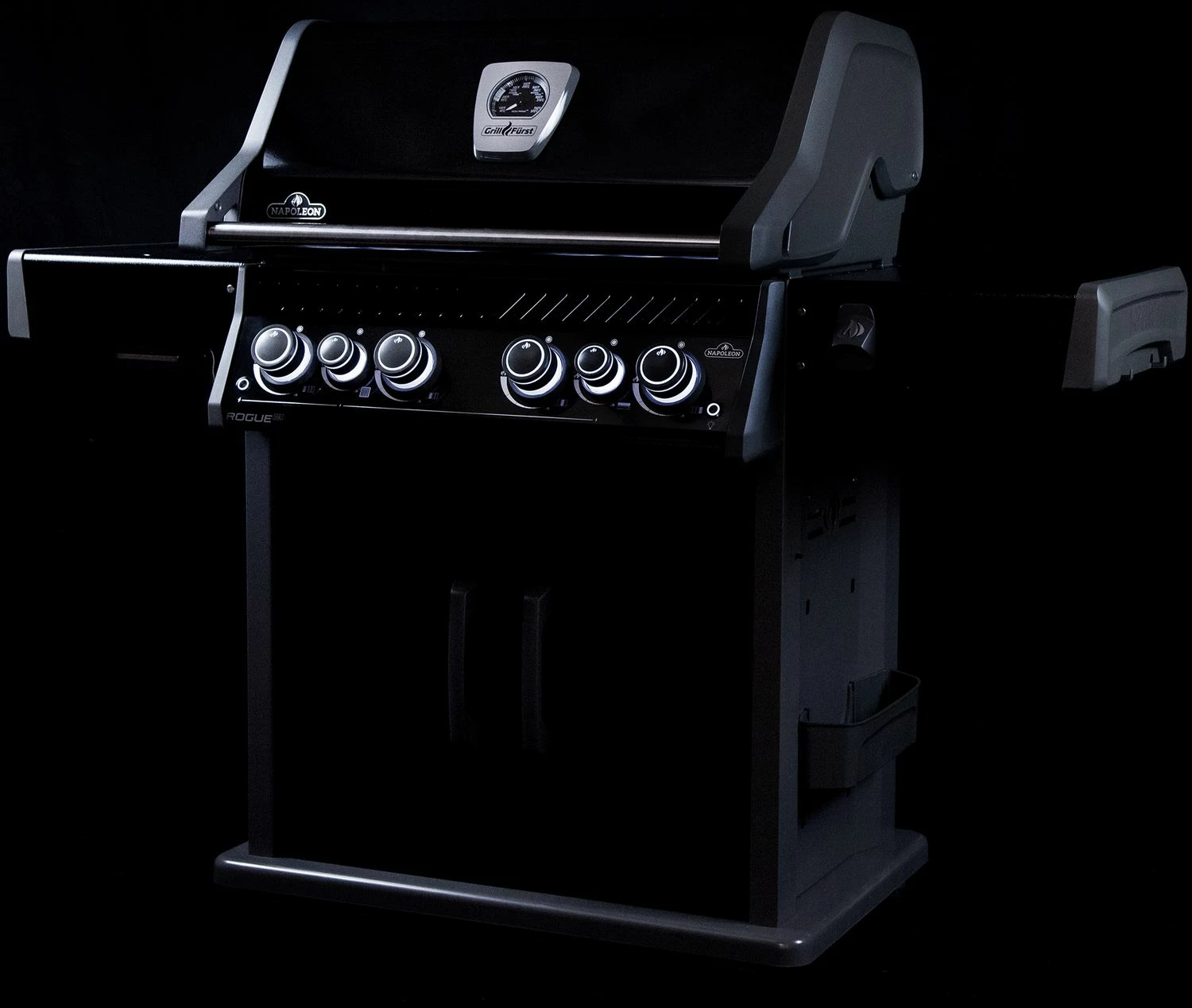Napoleon Rogue SE 525 Gasgrill - All-black - Mit Edelstahlrosten, Sizzle Zone Und Heckbrenner - Grillfürst Edition Inkl. Abdeckhaube Im Karton - Modell 2022 6 Napoleon Rogue SE 525 Gasgrill - All-black - Mit Edelstahlrosten, Sizzle Zone Und Heckbrenner - Grillfürst Edition Inkl. Abdeckhaube Im Karton - Modell 2022 – Bild 4