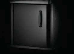 Napoleon Rogue SE 425 Gasgrill, Schwarz Mit Gussrosten - Hero Modell 2023 Inkl. Drehspieß - SMART Deal Inkl. Grillfürst Grill Control 38 Napoleon Rogue SE 425 Gasgrill, Schwarz Mit Gussrosten - Hero Modell 2023 Inkl. Drehspieß - SMART Deal Inkl. Grillfürst Grill Control -GrillProfi Verkaufs-Shop Napoleon Rogue SE 425 Unterschrank Tueren schwarz 1