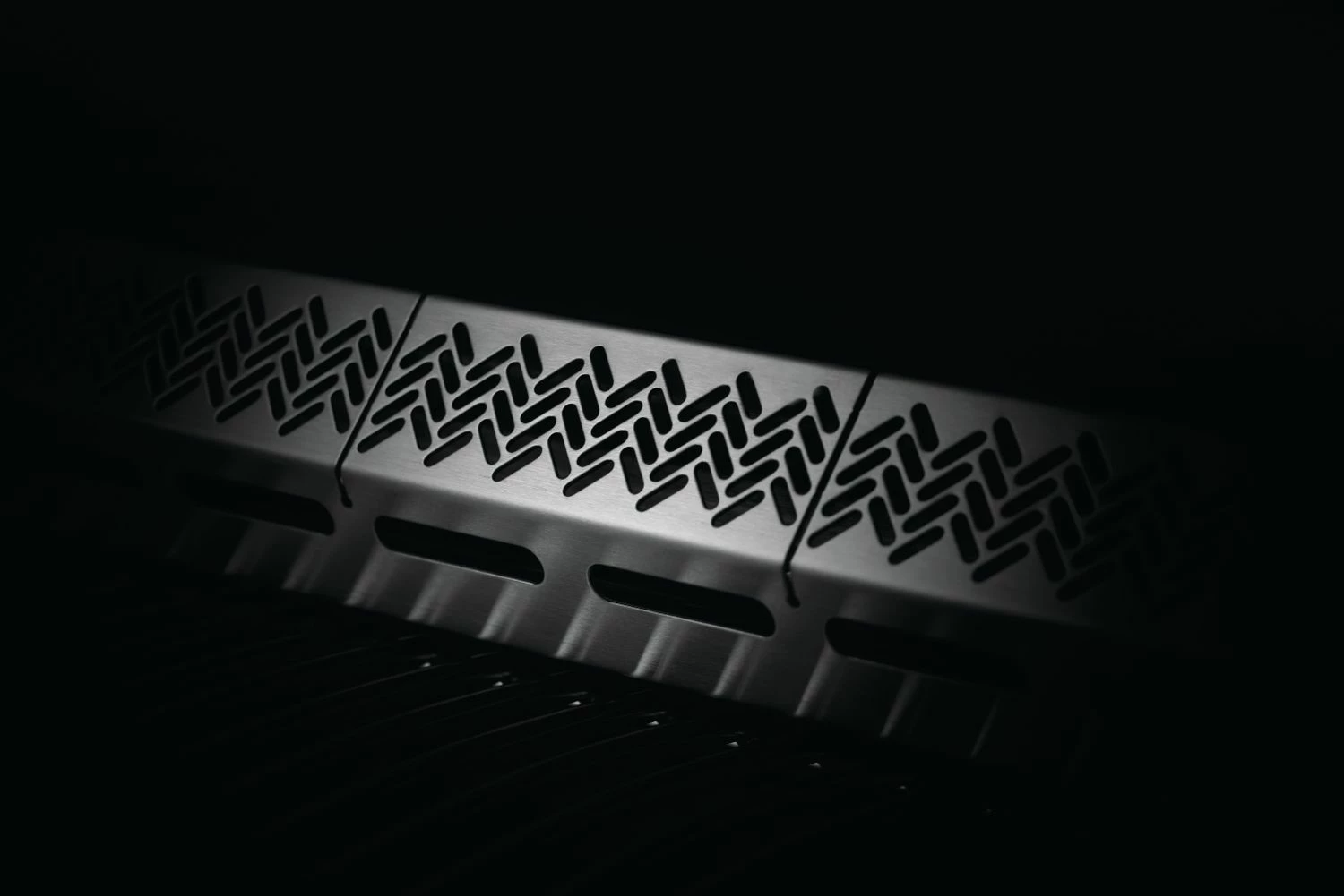 Napoleon Rogue SE 425 Gasgrill, Schwarz Mit Gussrosten - Hero Modell 2023 Inkl. Drehspieß - SMART Deal Inkl. Grillfürst Grill Control 15 Napoleon Rogue SE 425 Gasgrill, Schwarz Mit Gussrosten - Hero Modell 2023 Inkl. Drehspieß - SMART Deal Inkl. Grillfürst Grill Control – Bild 13