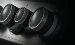 Napoleon Rogue SE 425 Gasgrill, Schwarz Mit Gussrosten - Hero Modell 2023 Inkl. Drehspieß - SMART Deal Inkl. Grillfürst Grill Control 26 Napoleon Rogue SE 425 Gasgrill, Schwarz Mit Gussrosten - Hero Modell 2023 Inkl. Drehspieß - SMART Deal Inkl. Grillfürst Grill Control -GrillProfi Verkaufs-Shop Napoleon Rogue SE Drehknoepfe 2