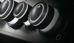 Napoleon Rogue SE 625 Edelstahl Gasgrill Mit Sizzle Zone Und Heckbrenner - SMART Deal Inkl. Grillfürst Grill Control - Modell 2023 -GrillProfi Verkaufs-Shop Napoleon Rogue SE Drehknoepfe beleuchtet