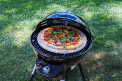 Outdoorchef Gas Kugelgrill Chelsea 420 G Pizzaofen - Pizza Chef Inkl. Grillfürst Pizzastein, Pizzaheber Und Pizzaschneider -GrillProfi Verkaufs-Shop Outdoorchef Chelsea 420 G Gas Kugelgrill Pizzaofen 1
