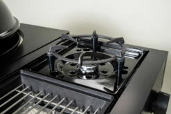 Outdoorchef Gas Kugelgrill Arosa 570 G Evo Black Style - Inkl. Blazing-/Cooking Zone Kit Plus Und Plancha -GrillProfi Verkaufs-Shop Outdoorchef Cooking Zone Blazing Zone Kit Arosa 1