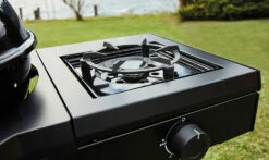 Outdoorchef Gas Kugelgrill Davos 570G Pro Mit Cooking Zone (Seitenkocher) & Abdeckhaube -GrillProfi Verkaufs-Shop Outdoorchef Cooking Zone Davos Lifestyle