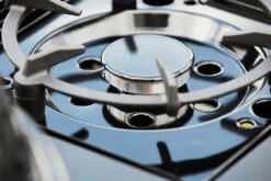 Outdoorchef Gas Kugelgrill Davos 570G Pro Mit Cooking Zone (Seitenkocher) & Abdeckhaube -GrillProfi Verkaufs-Shop Outdoorchef Cooking Zone Davos Nah