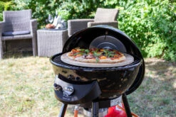 Outdoorchef Gas Kugelgrill Chelsea 420 G Pizzaofen - Pizza Chef Inkl. Grillfürst Pizzastein, Pizzaheber Und Pizzaschneider -GrillProfi Verkaufs-Shop Outdoorchef Gas Kugelgrill Chelsea 420 G Pizza Chef Set 1