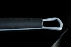 Outdoorchef Trichter-Schaber Für EASY FLIP Trichter -GrillProfi Verkaufs-Shop Outdoorchef Schaber Detail Griff