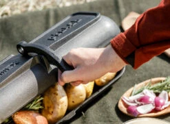 Petromax Kartoffelbräter XL Aus Gusseisen -GrillProfi Verkaufs-Shop Petromax Gusseisen Kartoffelbraeter gross gefuellt