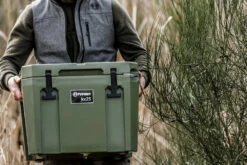 Petromax Kühlbox 25 Liter Oliv - Inkl. Sitzkissen, Haft-Unterlage Und Einsatzkorb -GrillProfi Verkaufs-Shop Petromax Kuehlbox kx25 oliv anwendung