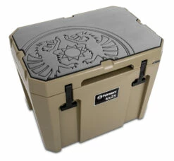 Petromax Haft-Auflage Für Kühlbox Kx25 Grau Mit Drachenemblem -GrillProfi Verkaufs-Shop Petromax kx25 padg d Haft Auflage Kuehlbox kx25 sand grau Drachen 3 1624970466
