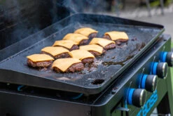 Pit Boss Plancha Grill Ultimate Plancha 4-Brenner - Mit Untergestell 30 Pit Boss Plancha Grill Ultimate Plancha 4-Brenner - Mit Untergestell -GrillProfi Verkaufs-Shop Pit Boss Plancha Grill 4 Brenner Burger