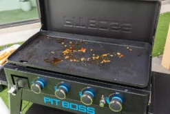 Pit Boss Plancha Grill Ultimate Plancha 4-Brenner - Mit Untergestell 35 Pit Boss Plancha Grill Ultimate Plancha 4-Brenner - Mit Untergestell -GrillProfi Verkaufs-Shop Pit Boss Planchagrill Gussplancha reinigen