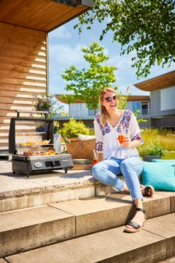 Rösle Elektrogrill Videro E2-P Campinggrill -GrillProfi Verkaufs-Shop Roesle Elektrogrill Videro E2 P Lifestyle