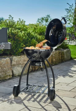 Rösle Holzkohlegrill Kugelgrill No.1 F50 Sport - FC Bayern Edition - Inkl. FC Bayern Abdeckhaube 21 Rösle Holzkohlegrill Kugelgrill No.1 F50 Sport - FC Bayern Edition - Inkl. FC Bayern Abdeckhaube -GrillProfi Verkaufs-Shop Roesle FC Bayern Muenchen Grill Holzkohle Kugelgrill 1