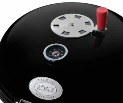 Rösle Holzkohlegrill Kugelgrill No.1 F50 Sport - FC Bayern Edition - Inkl. FC Bayern Abdeckhaube 17 Rösle Holzkohlegrill Kugelgrill No.1 F50 Sport - FC Bayern Edition - Inkl. FC Bayern Abdeckhaube -GrillProfi Verkaufs-Shop Roesle Holzkohle Kugelgrill Sport F50 FC Bayern Detail Deckel 1