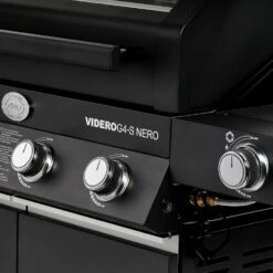 Rösle Gasgrill BBQ-Station Videro G4-S Vario+ Nero Schwarz - Modell 2023 - SMART Deal Inkl. Grillfürst Grill Control + Abdeckhaube Und Grillplatte -GrillProfi Verkaufs-Shop Roesle Videro G4 S Vario NERO matt schwarz Drehregler 3
