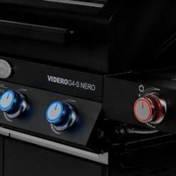 Rösle Gasgrill BBQ-Station Videro G4-S Vario+ Nero Schwarz - Modell 2023 - X-DEAL Inkl. Abdeckhaube -GrillProfi Verkaufs-Shop Roesle Videro G4 S Vario NERO matt schwarz beleuchtet 1